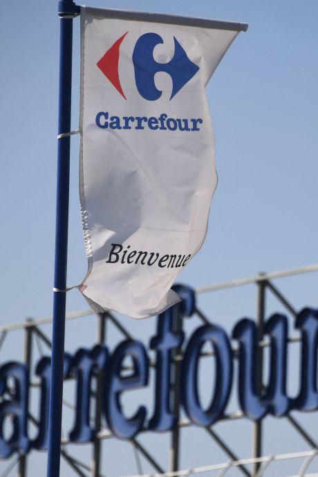 Une vidéo de poubelles remplies de nourriture fait polémique en France, l’enseigne Carrefour se défend