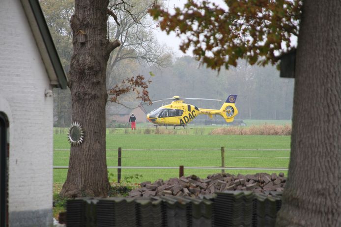 Een traumahelikopter kwam tevergeefs ter plaatse.
