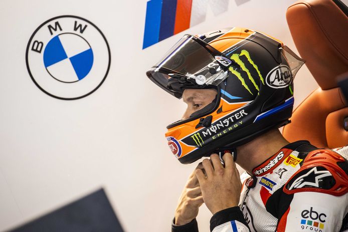 BMW-coureur Michael van der Mark werd tijdens de slotrace op het circuit in Assen zesde