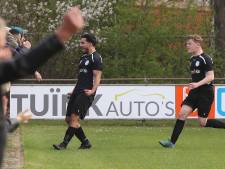 AZC zadelt Lemelerveld met de zorgen op na 3-4 zege in knotsgekke wedstrijd: ‘Die zat er lekker in, hè’