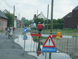 Wateroverlast in omgeving Stuurstraat en Tassijnslaan door verstopte rioolbuizen