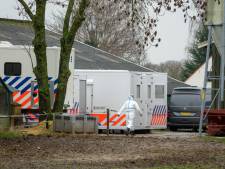 Twee arrestaties bij inval grote politiemacht in drugslab op voormalige boerderij