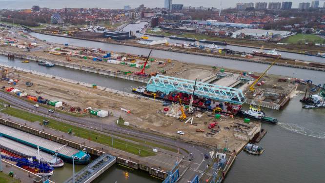 Terugkijken: prachtige beelden van aankomst brug bij Nieuwe Sluis in Terneuzen
