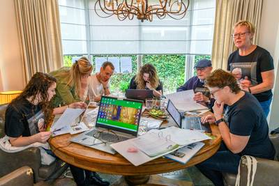 Concentratie en zweetdruppels: Honderden doen mee aan eerste Dúrpsquiz Elshout