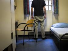 Verdachte (30) grootschalige drugshandel vindt het moeilijk om in gevangenis afscheid te nemen van gezin: ‘Doet me pijn als mijn zoontje dan zwaait’ 