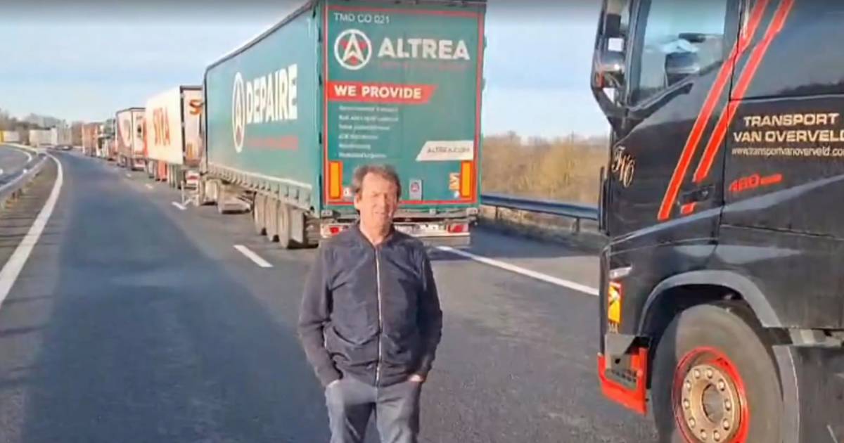 look.  Flemish truck driver in France: 'The police could only watch as the French farmers set everything on fire' |  Peasants' protest