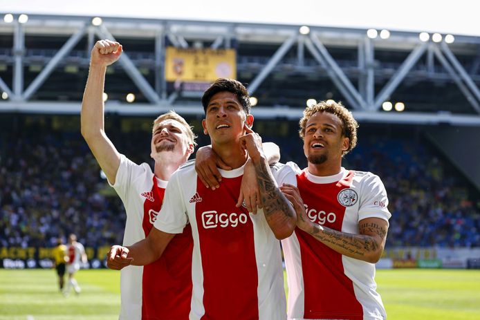 Kenneth Taylor, Edson Alvarez en Liam van Gelderen.