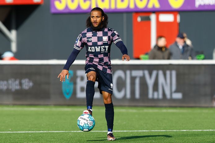 Ook GA Eaglesspeler Rashaan Fernandes moedigt kinderen in een filmpje aan om meer te lezen.
