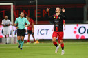 Reuven Niemeijer eert na elke goal zijn overleden vader en opa.