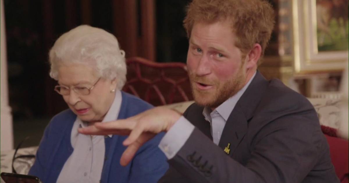 The bond between the Queen and Prince Harry was so close: “He covered everything with the mantle of love, even the nude photos” |  royalty