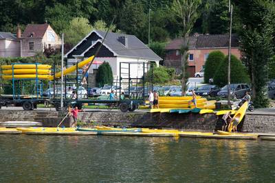 Hundreds of kayakers, mainly schoolchildren, in difficulty on the Lesse due to high water level