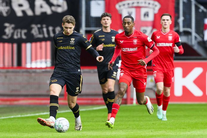 Joshua Brenet (rechts) had eindelijk weer een succesvolle middag.