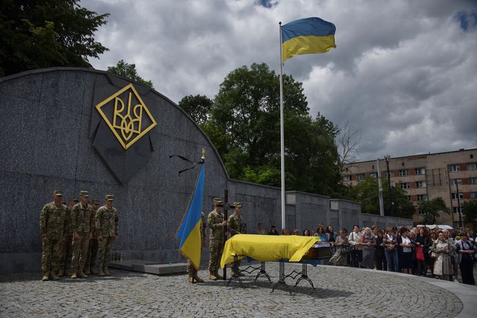 De begrafenisplechtigheid in Lviv.