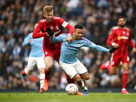 Fulham met tien man kansloos tegen Manchester City