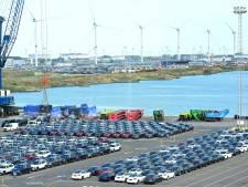 Des voitures électriques chinoises croupissent par milliers à Anvers et dans les autres ports européens 