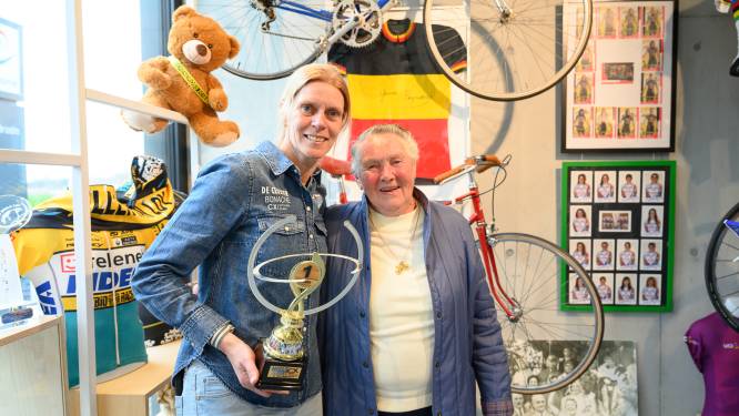 “Op haar trainingen langs de fabrieken floten de arbeiders haar na”: De Velodroom opent expo over  straffe koersvrouwen