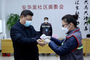 Le président chinois Xi Jinping est apparu pour la première fois en public ce lundi avec un masque de protection