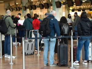 L’avertissement des aéroports européens sur un potentiel chaos estival dû aux contrôles Covid-19