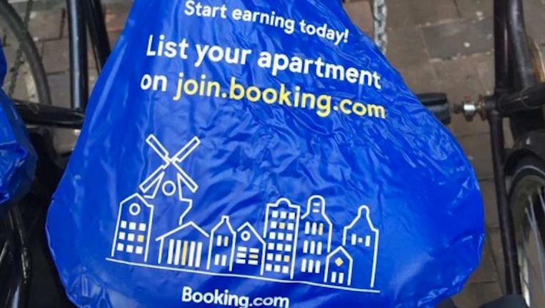 Een van de zadelhoezen van Booking.com Beeld .