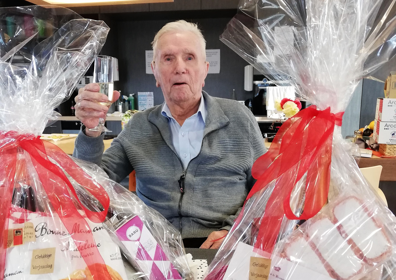 LEVENSVERHAAL. Roger Vandelanotte (102), die trakteerde op extra