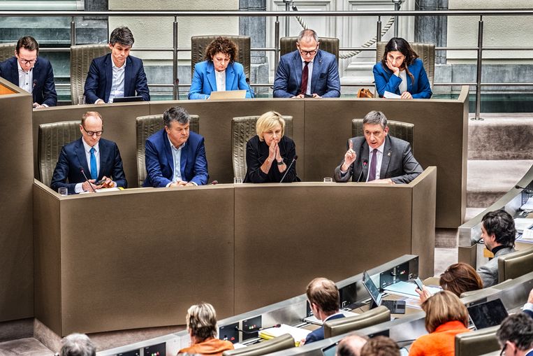 Het woelige stikstofdebat in het Vlaams parlement. Beeld Tim Dirven
