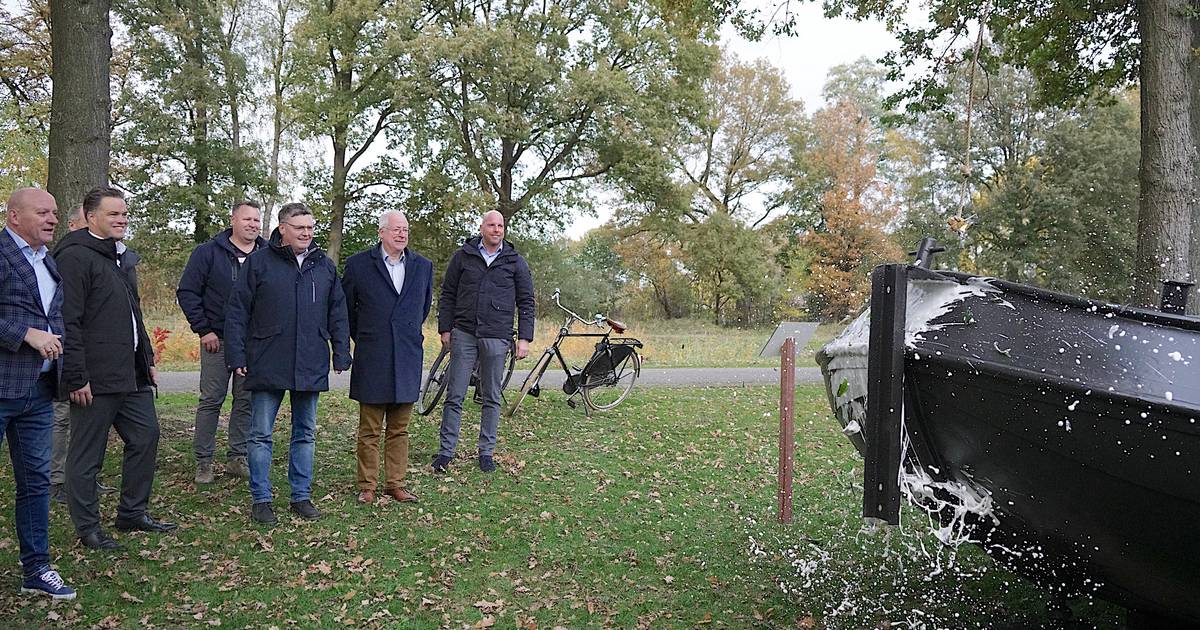Turfschip ahoi bij IJskuip in Noord Deurningen: nieuwe stip op route Almelo-Nordhornkanaal