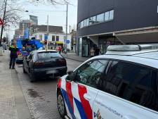Automobilist rijdt tussen wandelaars: blijkt zonder rijbewijs in spookvoertuig te rijden
