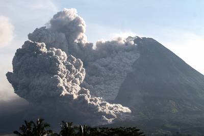 Indonesische Merapi-vulkaan barst voor de tweede keer op een week tijd uit