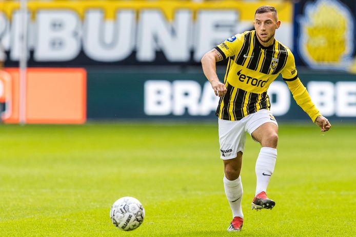 Maximilian Wittek tijdens de wedstrijd Vitesse-Willem II. ,,We hebben nu onze fans achter ons. Dat is een voordeel.”