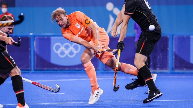 Billy Bakker van Nederland tijdens de wedstrijd tegen Duitsland op de Olympische Spelen.  Beeld ANP