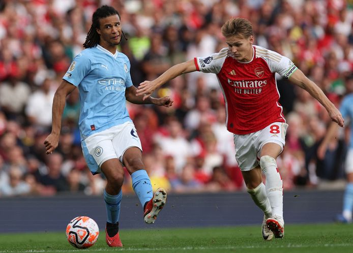 Het Manchester City van Nathan Aké en het Arsenal van Martin Ødegaard zijn de twee Engelse grootmachten die strijden om de titel in de Premier League.