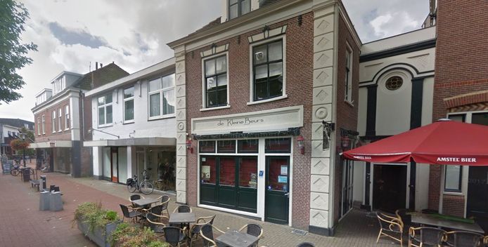 Café De Kleine Beurs in Hillegom, waar meerdere bezoekers zijn besmet met het coronavirus.