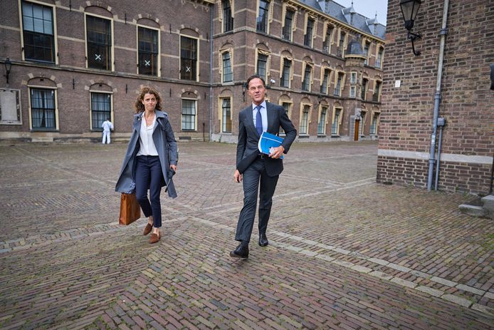 Informateur Mariette Hamer ontvangt vanochtend de onderhandelaars Mark Rutte en Sophie Hermans (van de VVD) en Sigrid Kaag en Rob Jetten (D66).