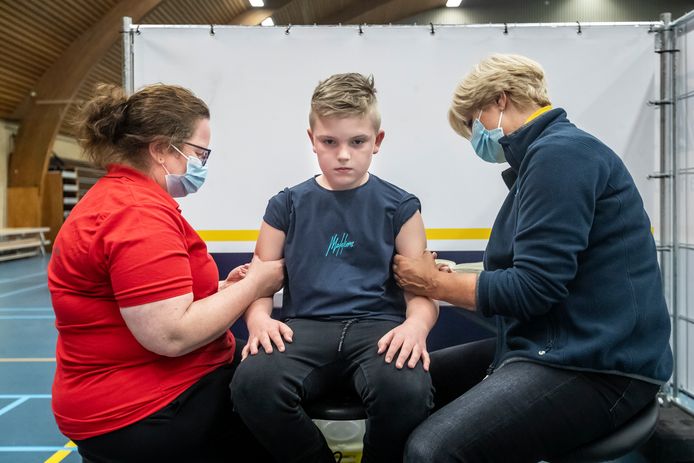 De GGD is deze weken weer druk met de groepsvaccinaties voor kinderen van rond de 9 jaar.