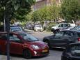 Schiedam-West heeft te kampen met parkeeroverlast. Betaald parkeren wordt niet ingevoerd.