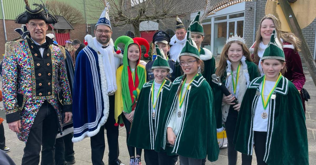 Jeugdraad Slikgat in ’t pakske gestoken in Snerkersdurp, Prins Ron neemt stokje over van Prins Gijs