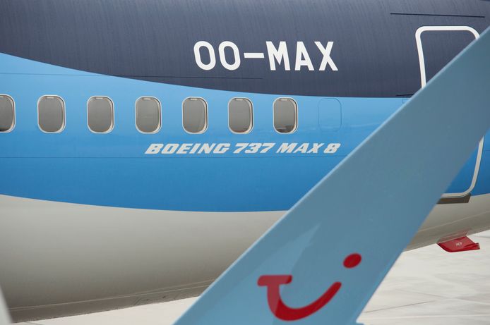 Het nieuwste vliegtuig van de TUI-vloot. Volgens de managing director geeft de pilotenuitwisseling TUI Benelux meer flexibiliteit. "In plaats van twee aparte vloten, krijgen we een gezamenlijke, grotere vloot. Daardoor kunnen we sneller schakelen tussen vliegtuigen en piloten, bijvoorbeeld indien er ergens problemen zijn", klinkt het.