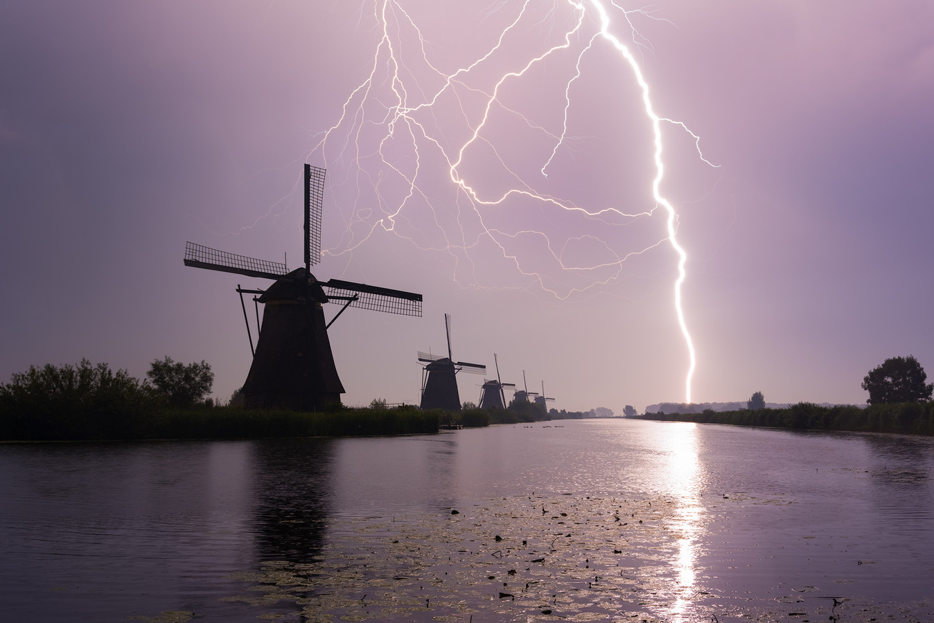 De Magie Van Een Flinke Onweersbui Foto Ed Nl