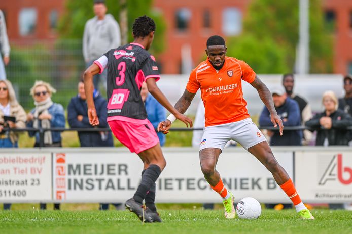 Junior Ebobo maakte twee doelpunten tegen Jong FC Volendam.