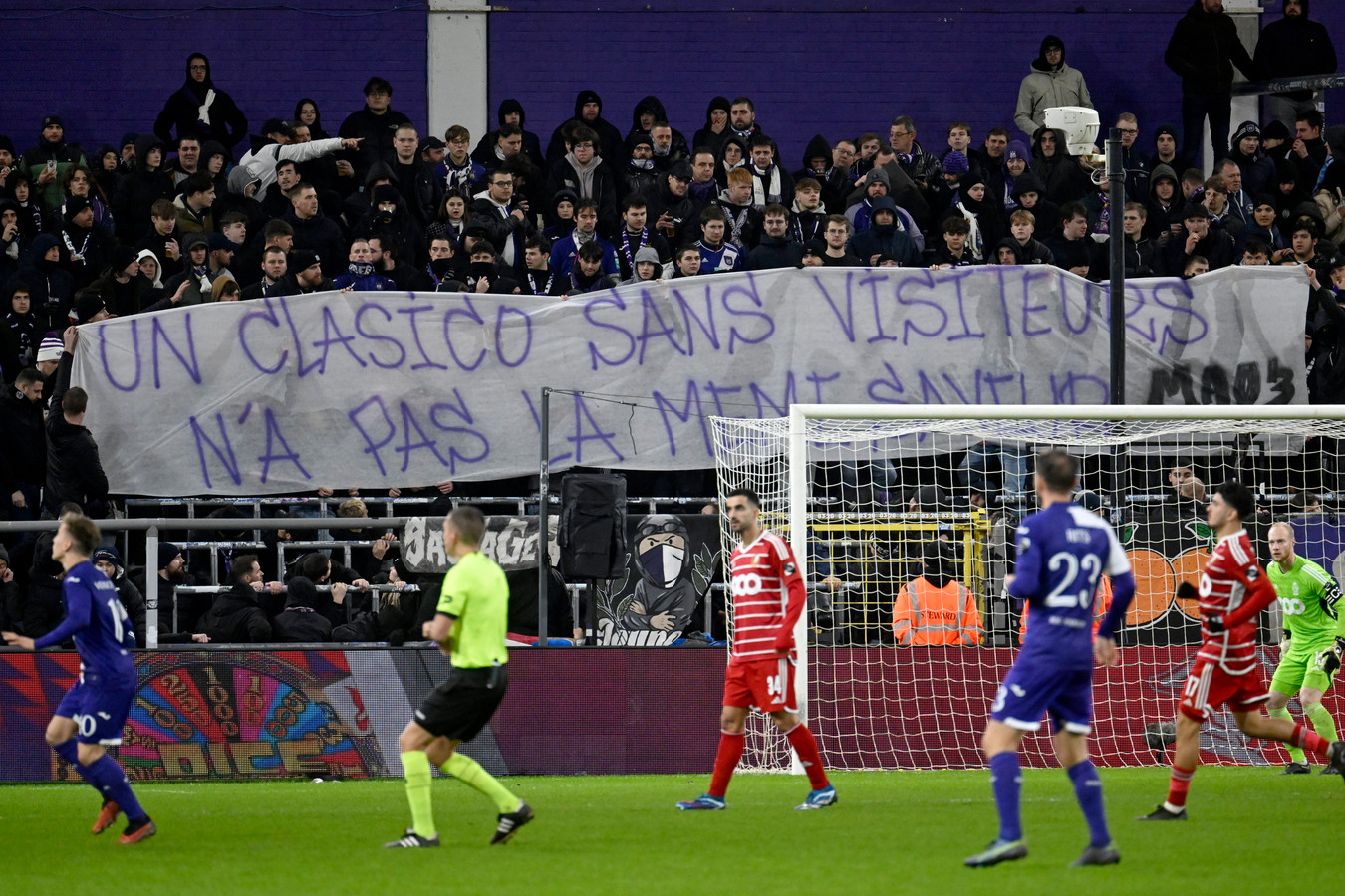 Anderlecht et le Standard passent à l’action pas de supporters