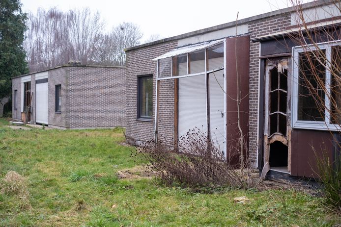 De leegstaande ouderenwoningen in de straat De Kozak worden vervangen door sociale nieuwbouwappartementen.