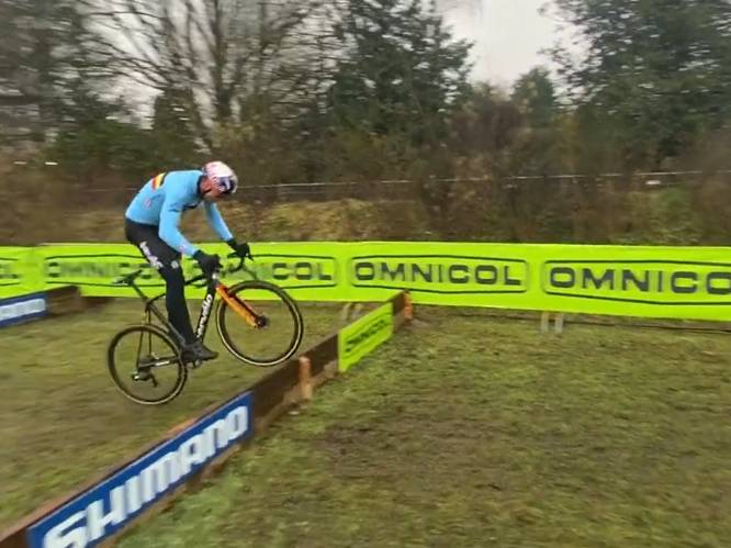 KIJK. Wout van Aert wipt tijdens verkenning vlot over veelbesproken balkjes: “Makkie”