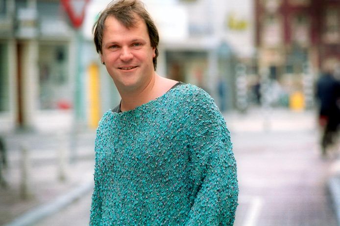 De jonge wethouder Hans Spekman in 2001 in een van de truien die kenmerkend werden.