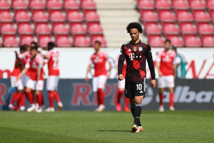 Leroy Sané treurt na de goal van FSV Mainz 05.