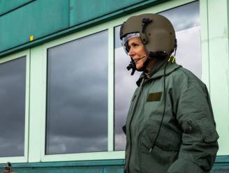 Overall aan, helm op: Máxima vliegt mee in blushelikopter van Defensie