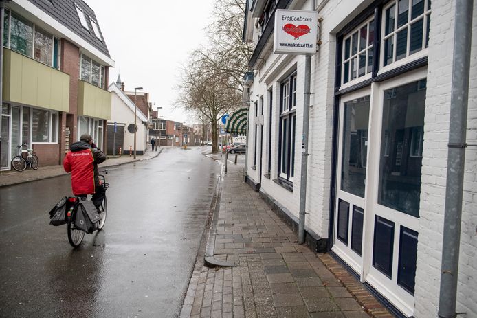 Na de sluiting van ‘Eroscenter Markstraat 13’ is er een nieuwe vergunning aangevraagd voor inpandige raamprostitutie in de Marktstraat.