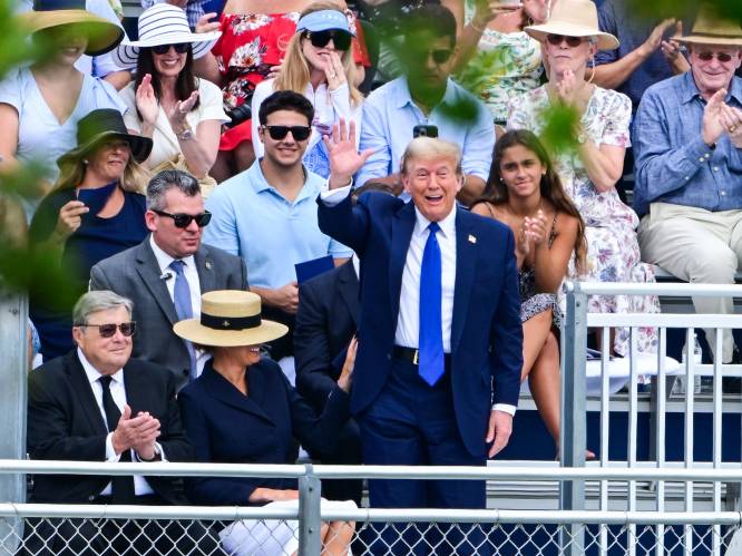 Donald Trump mag van rechter proces even verlaten en woont diploma-uitreiking ‘geniale’ zoon Barron bij
