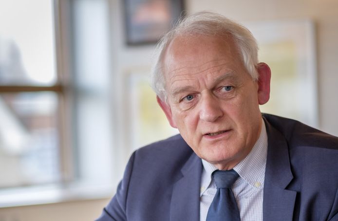 De Schiedamse burgemeester Cor Lamers: ,,Ik  gedraag me zoals ik ben.”
