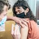 Wordt coronaprik jaarlijkse afspraak? En hoe krijgen we dat georganiseerd?