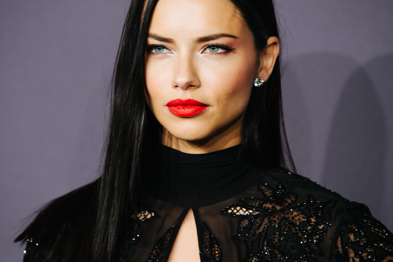 Adriana Lima woest over dating geruchten: “Het moet afgelopen zijn, nu!” |  Foto | hln.be